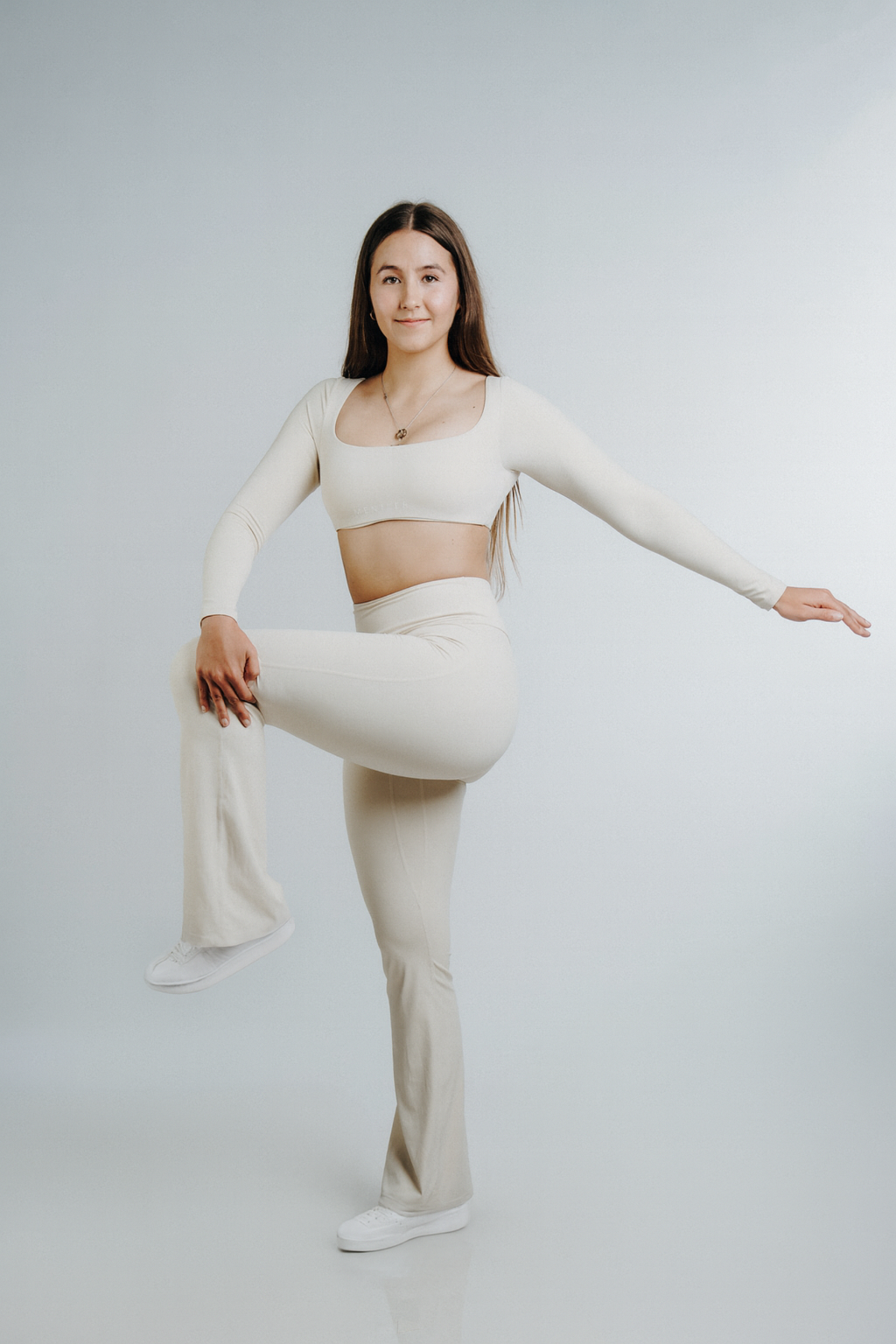 ALORA    Flare Leggins Beige