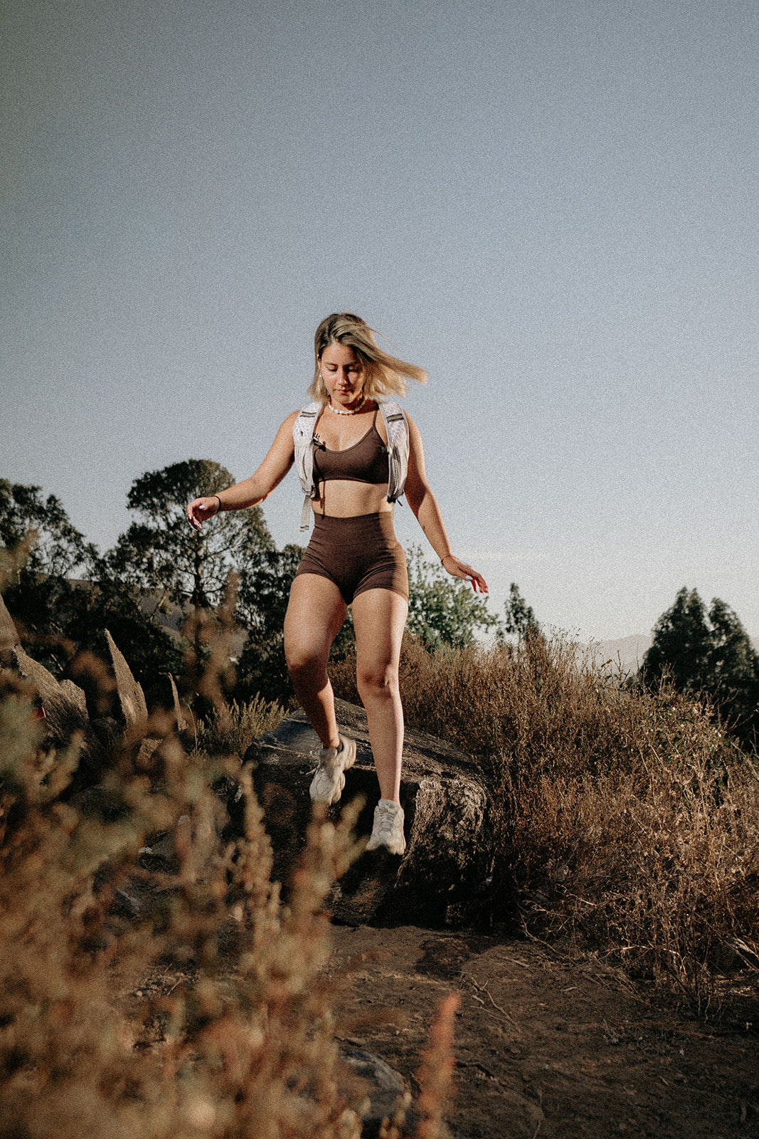 Top   Soporte Medio Café Moro