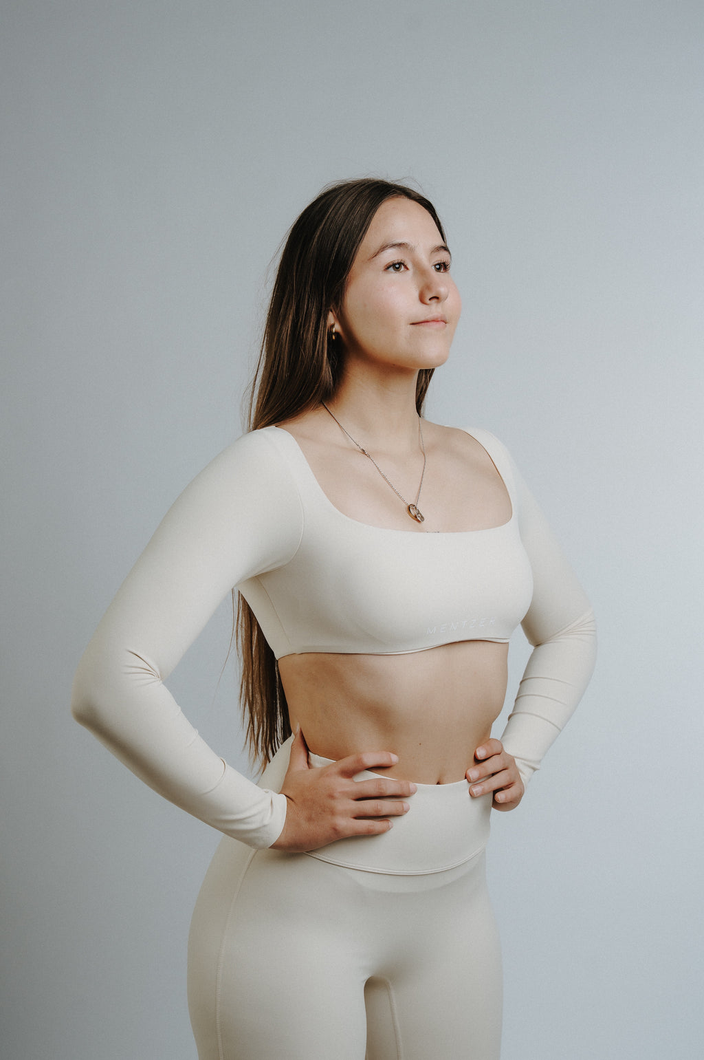 SÉLAH  Beige    Top manga larga escote cuadrado