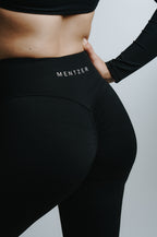 Detalle scrunch posterior legging flare mujer Mentzer
