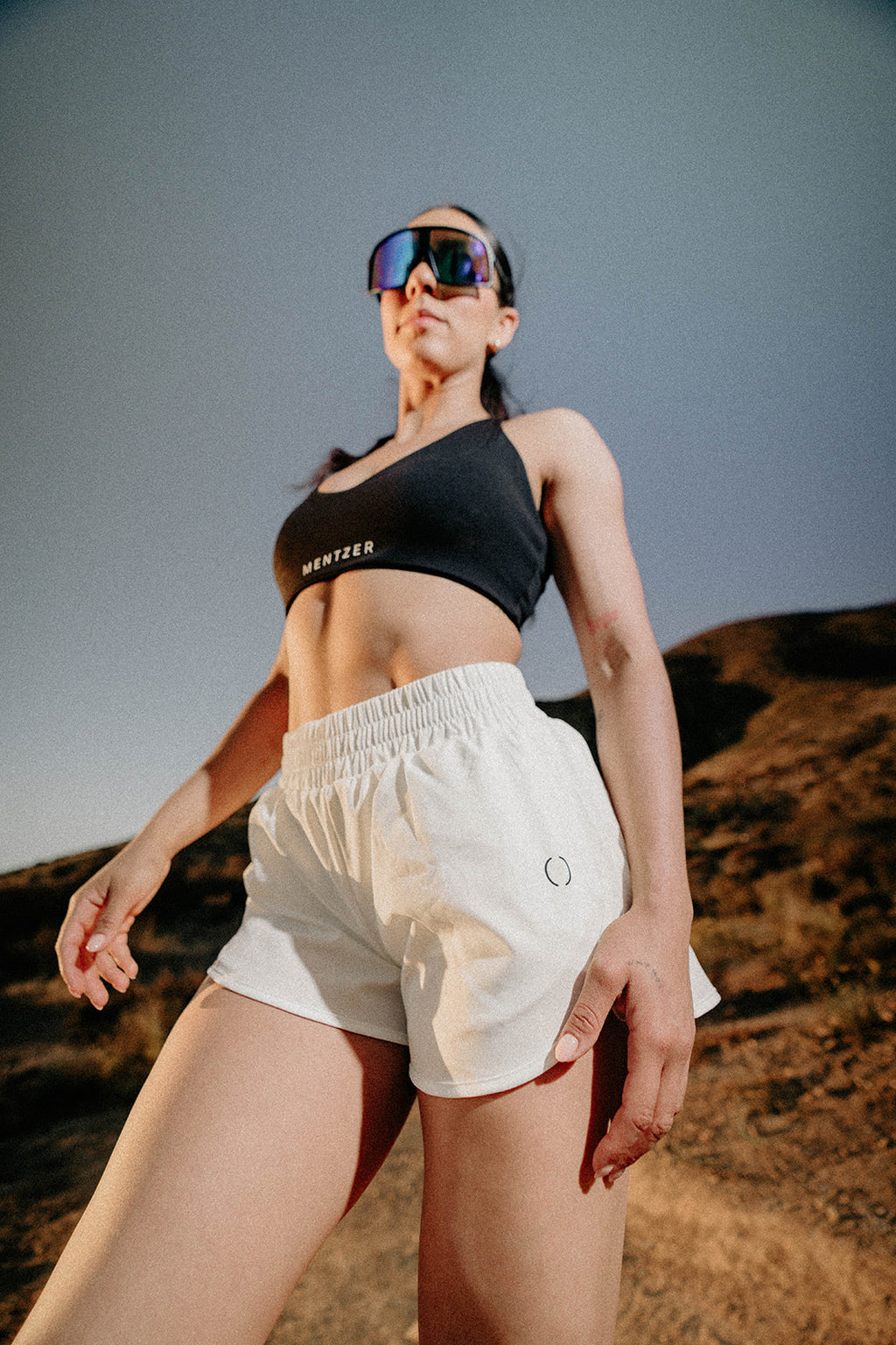 Detalle tejido transpirable short running mujer Mentzer