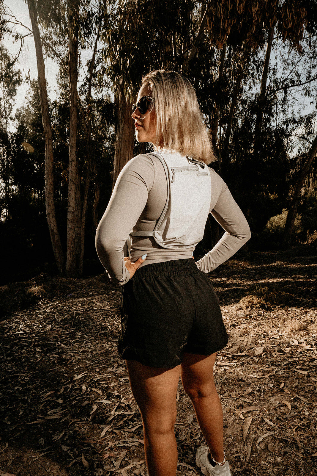 Detalle tejido transpirable short running mujer Mentzer