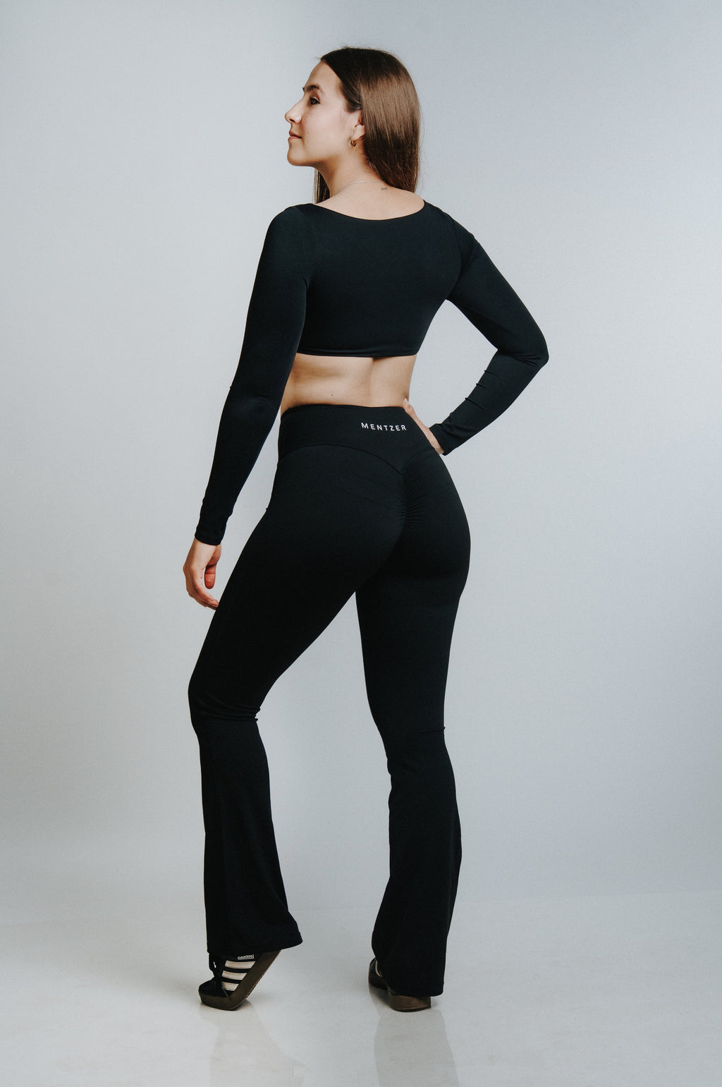 Top deportivo mujer negro  manga larga escote cuadrado Mentzer Chile